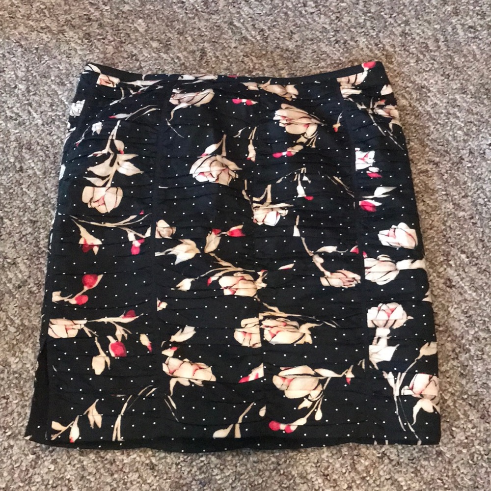 Beautiful lines skirt size 14